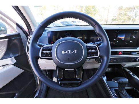Used 2025 Kia Sorento S image 15