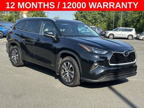 Used 2024 Toyota Highlander XLE AWD/4WD image 1