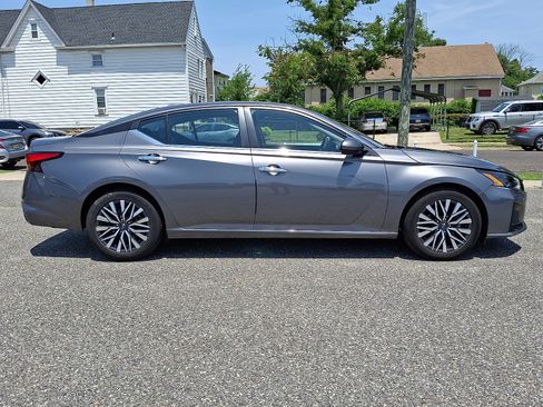 Certified 2023 Nissan Altima 2.5 SV FWD image 7