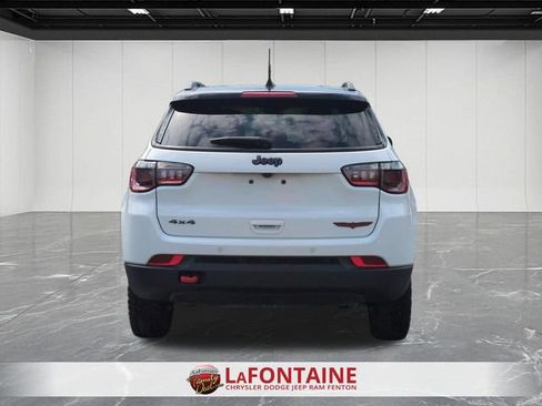 Used 2025 Jeep Compass Trailhawk AWD/4WD image 4