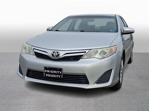 Used 2013 Toyota Camry LE image 1