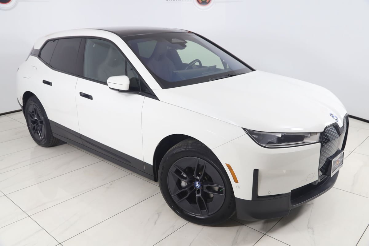 Used 2023 BMW iX xDrive50 AWD/4WD image 19