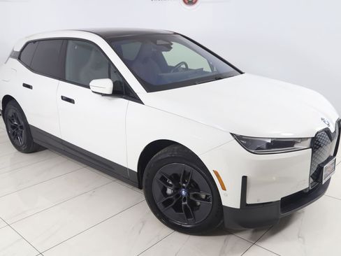 Used 2023 BMW iX xDrive50 AWD/4WD image 19