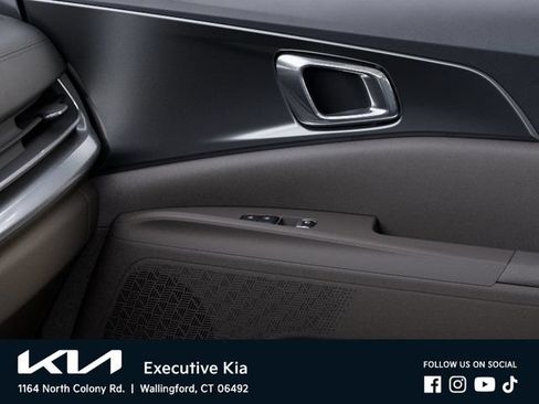New 2026 Kia Carnival LX FWD image 25