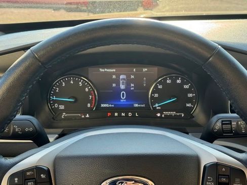 Certified 2022 Ford Explorer XLT w/ Equipment Group 202A AWD/4WD image 33