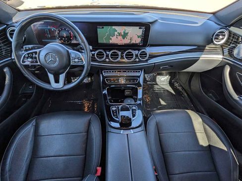 Certified 2019 Mercedes-Benz E 300 4MATIC image 9