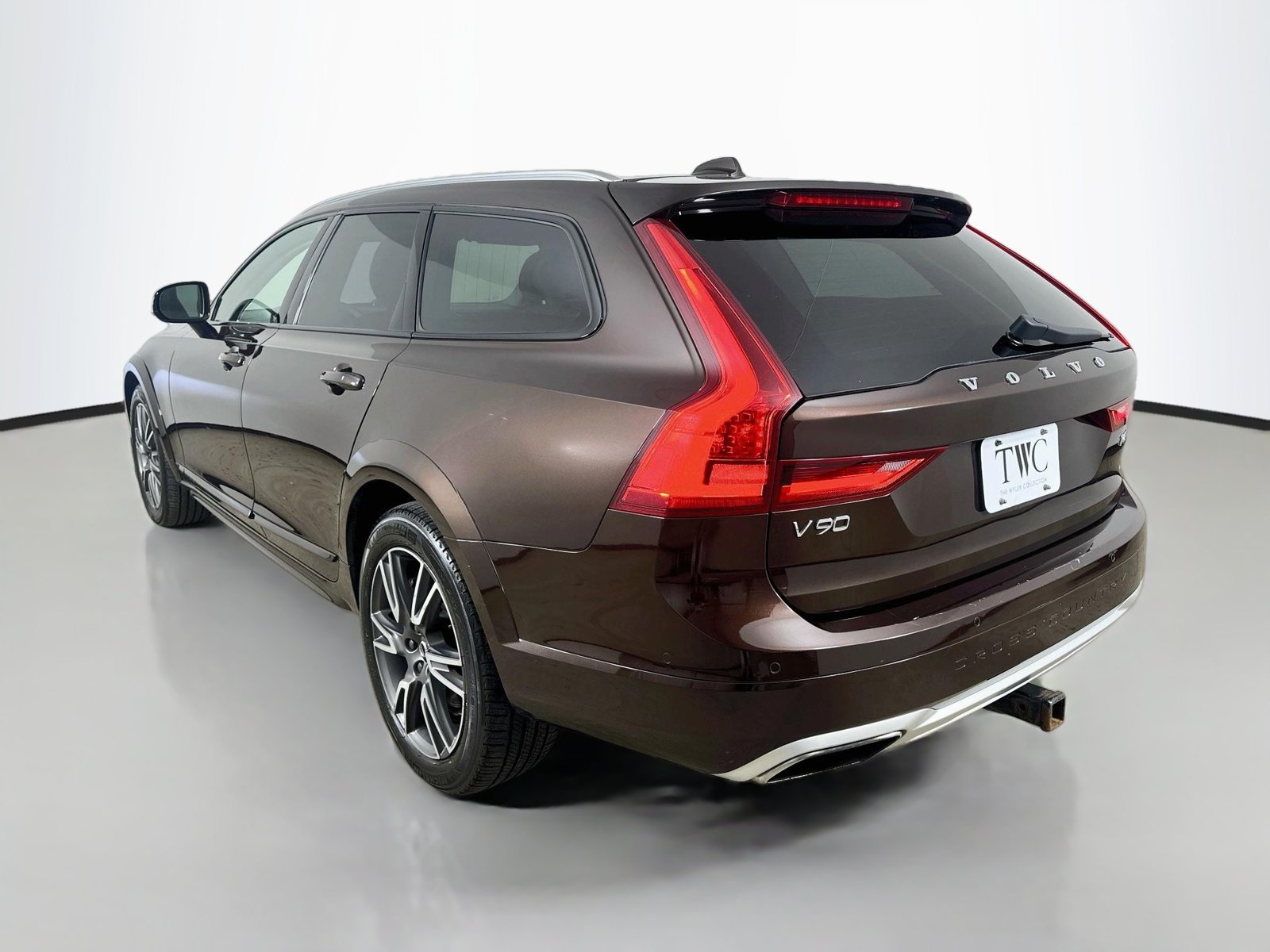 Used 2017 Volvo V90 T6 Cross Country AWD/4WD image 7