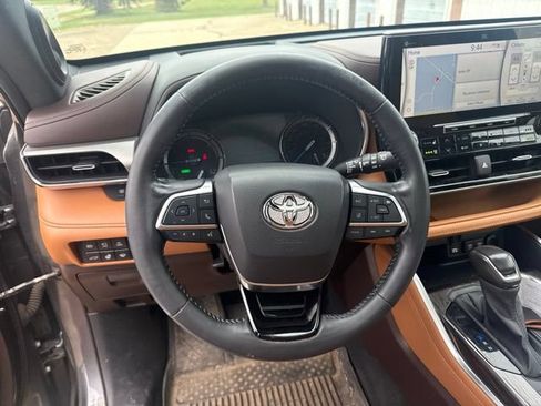 Used 2021 Toyota Highlander Platinum AWD/4WD image 15