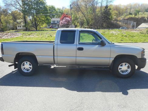 Used 2003 GMC Sierra 1500 SLT w/ SLT Preferred Equipment Group AWD/4WD image 17