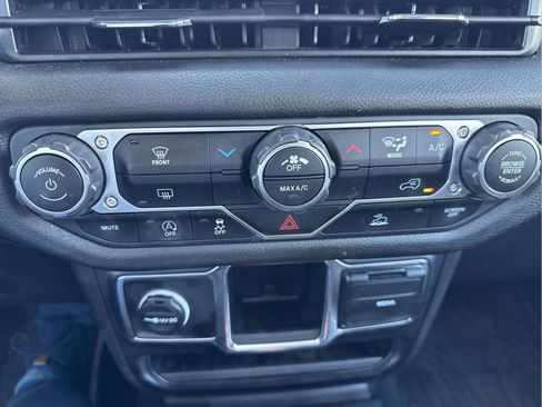 Used 2024 Jeep Wrangler Unlimited Sport AWD/4WD image 25