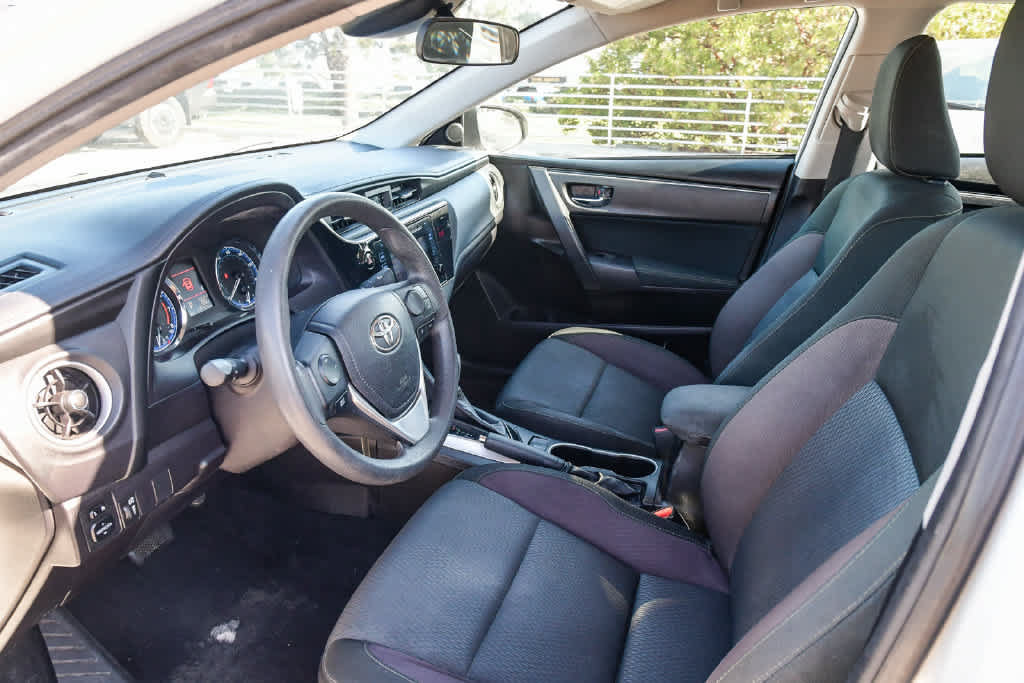 Used 2018 Toyota Corolla LE FWD image 16