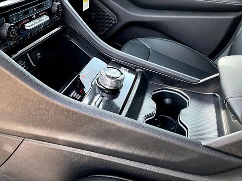 New 2025 Jeep Grand Cherokee Limited image 8