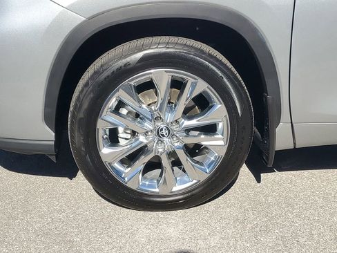 Used 2024 Toyota Highlander Limited image 10
