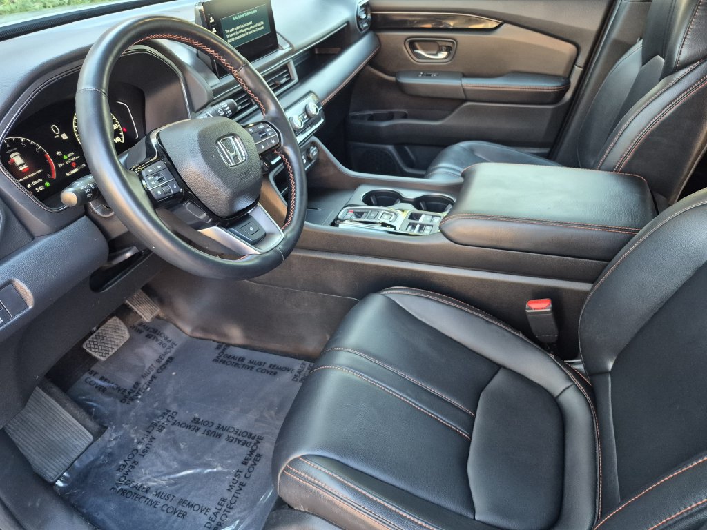 Used 2025 Honda Pilot TrailSport image 10