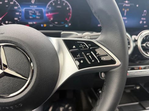 Used 2026 Mercedes-Benz GLB 250 image 21