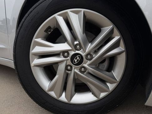 Used 2020 Hyundai Elantra SEL FWD image 9
