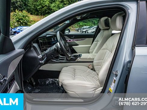 Used 2024 BMW 760i xDrive w/ Premium Package image 19