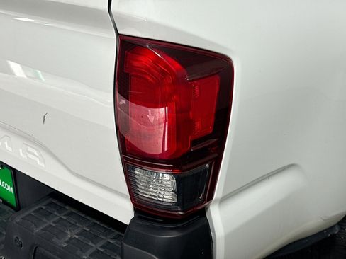 Used 2022 Toyota Tacoma SR image 33