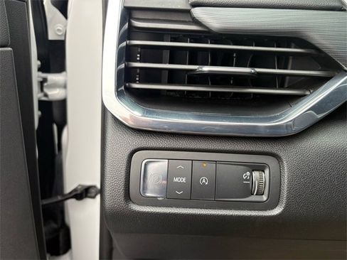 Used 2025 GMC Acadia Elevation image 14