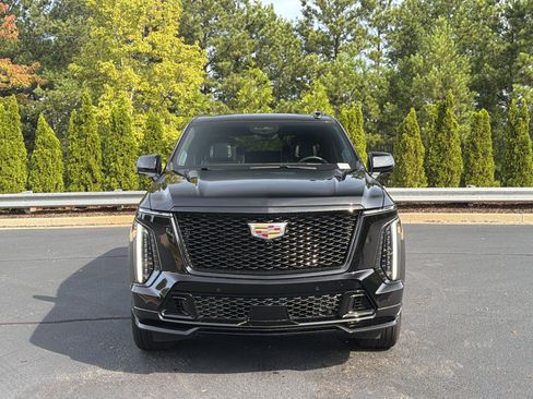 Used 2025 Cadillac Escalade V AWD/4WD image 13