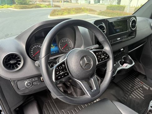 Used 2022 Mercedes-Benz Sprinter 2500 image 17