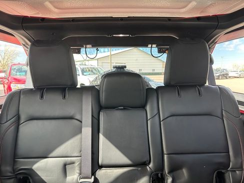 Used 2024 Jeep Wrangler Unlimited Rubicon AWD/4WD image 33