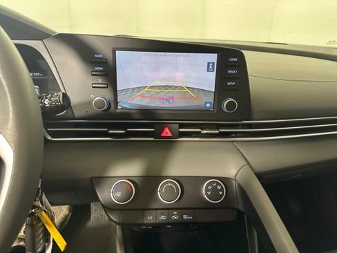 Used 2021 Hyundai Elantra SE image 22