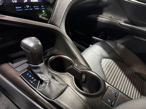 Used 2024 Toyota Camry SE image 30