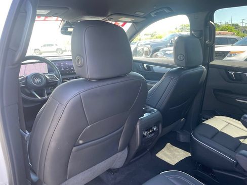 Used 2025 Buick Enclave Preferred FWD image 23
