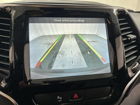 Used 2019 Jeep Cherokee Limited AWD/4WD image 15
