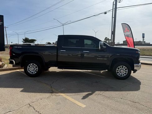 Used 2024 Chevrolet Silverado 2500 LTZ image 17