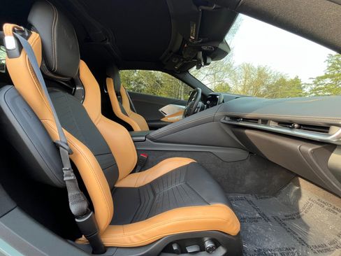 Used 2022 Chevrolet Corvette Stingray 2LT Z51 PERFORMANCE & w/ Z51 Performance Package image 18