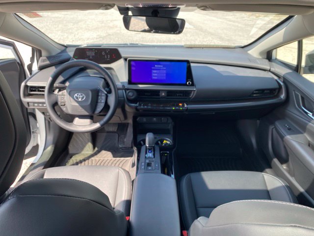 Certified 2025 Toyota Prius FWD image 10