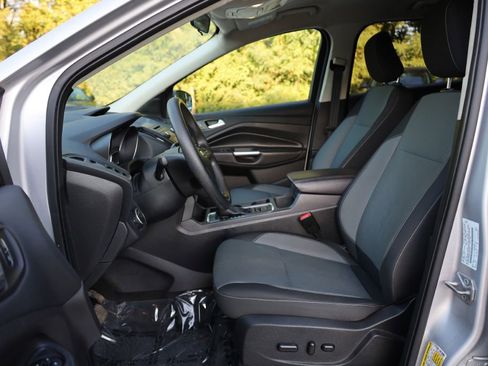 Used 2018 Ford Escape SE image 12