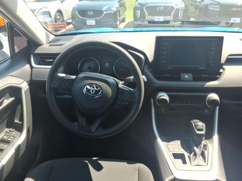 Used 2020 Toyota RAV4 LE w/ All Weather Liner Package AWD/4WD image 9
