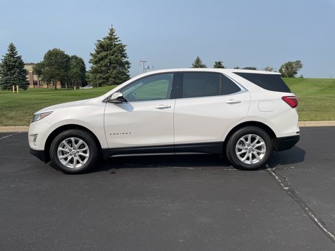 Used 2020 Chevrolet Equinox LT FWD image 2