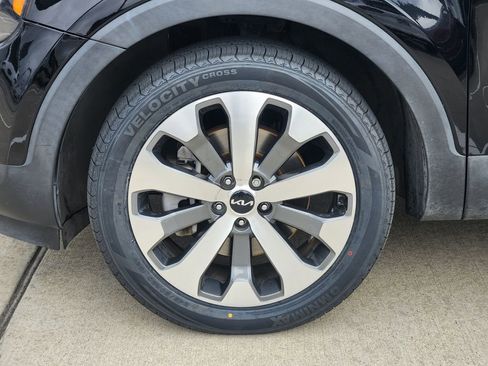 Used 2022 Kia Telluride EX w/ EX Premium Package image 10