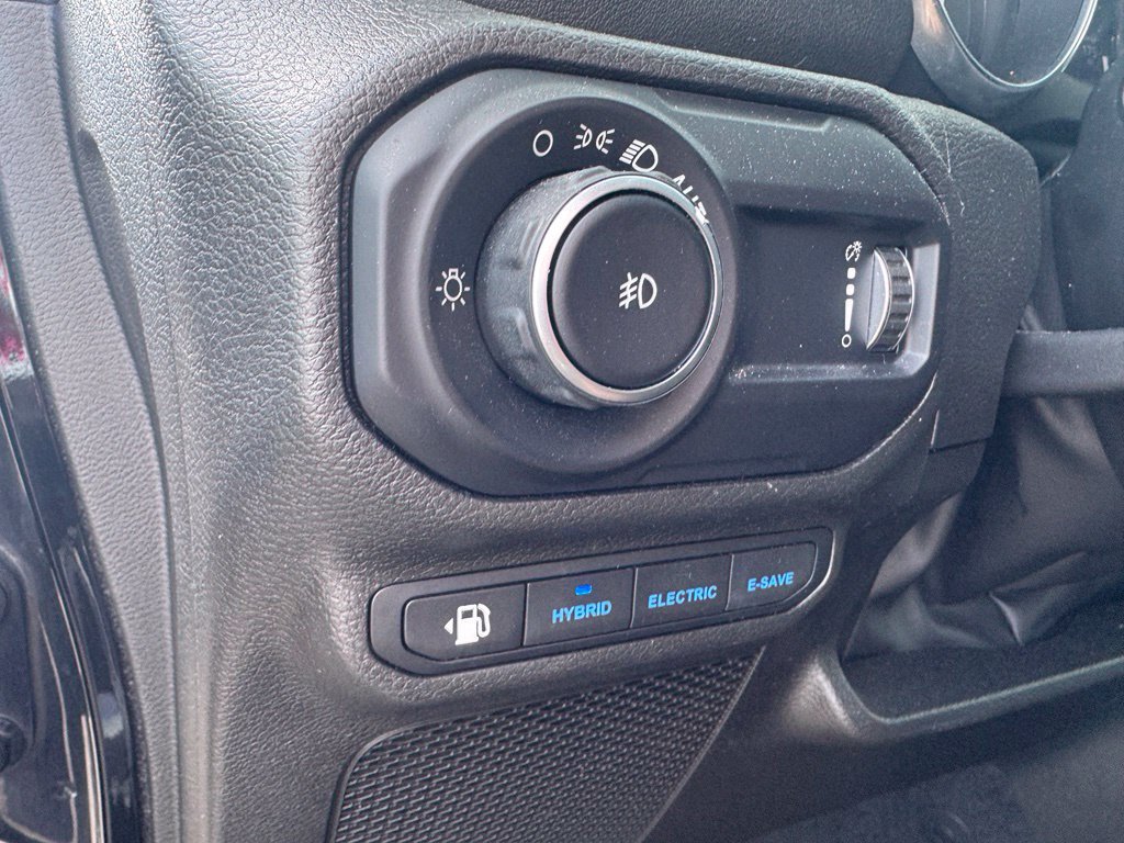 Used 2023 Jeep Wrangler Unlimited Sahara w/ Cold Weather Group AWD/4WD image 12