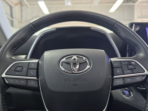 Used 2023 Toyota Highlander XLE AWD/4WD image 27