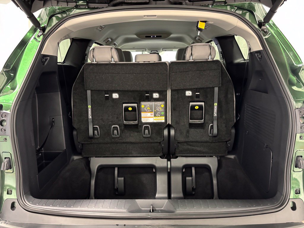 Used 2026 Toyota Sienna LE FWD image 53