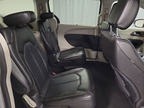 Used 2021 Chrysler Voyager Lxi image 25