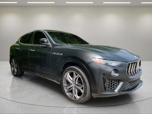 Used 2020 Maserati Levante AWD/4WD image 11