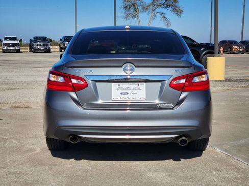 Used 2016 Nissan Altima 2.5 SV image 8
