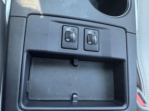 Used 2015 Toyota Camry XLE w/ Convenience Package FWD image 17