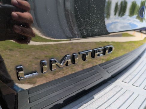 Used 2023 Ford Expedition Limited AWD/4WD image 40