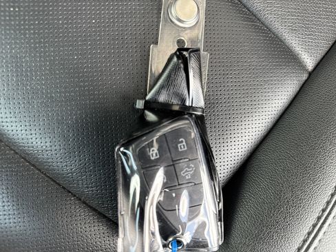 Used 2024 GMC Sierra 1500 SLT w/ SLT Premium Plus Package image 33