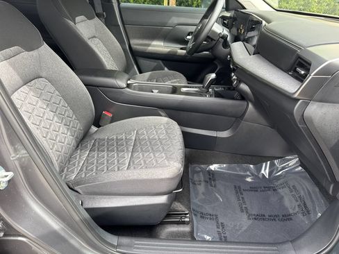 Used 2025 Nissan Kicks SV FWD image 13