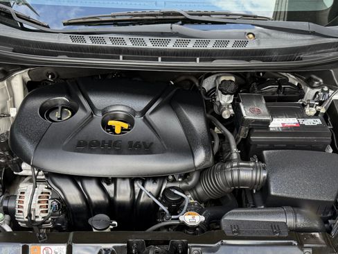Used 2013 Hyundai Elantra GLS w/ Preferred Pkg FWD image 24