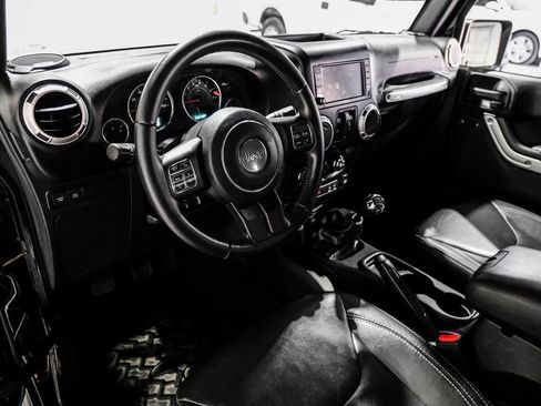 Used 2015 Jeep Wrangler Unlimited Rubicon w/ Connectivity Group AWD/4WD image 2