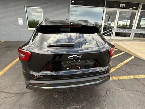 Used 2025 Chevrolet Trax ACTIV w/ Sunroof Package FWD image 2